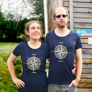 Kompass (empathy, love, solidarity, respect) - T-Shirt - klein/taillierter Schnitt