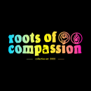 roots of compassion - T-Shirt - klein/taillierter Schnitt
