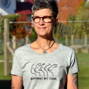 SALE! Different but equal - T-Shirt - klein/taillierter...